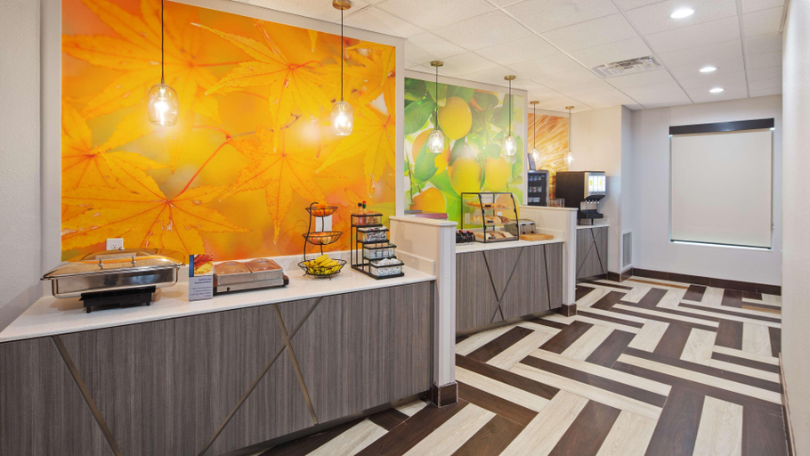 Food & Drinks 5, Best Western Green Oak Inn & Suites, Wilson