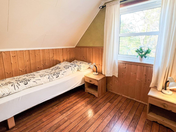 Bedroom 2, person holiday home in Leikanger, Leikanger