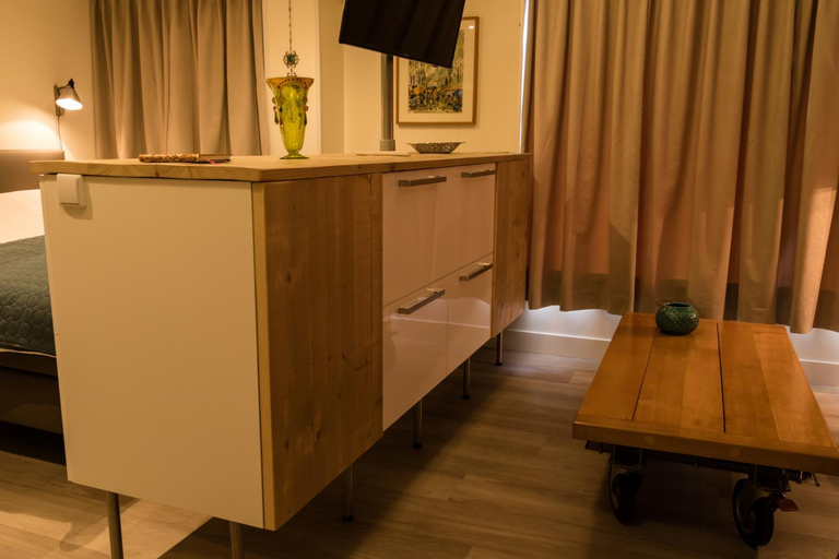 Others 4, B&B Amsterdam De Springer, Amsterdam