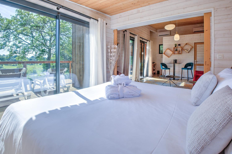 Others 3, Lodge Grand Air avec Jacuzzi, Dordogne