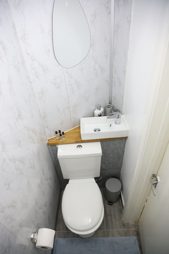 Bathroom 2, The Quiet Corner, London