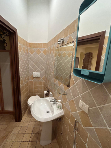 Others 5, Jambo House, Rome