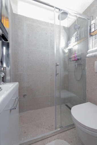 Bathroom 2, Apartments Lovric, Okrug