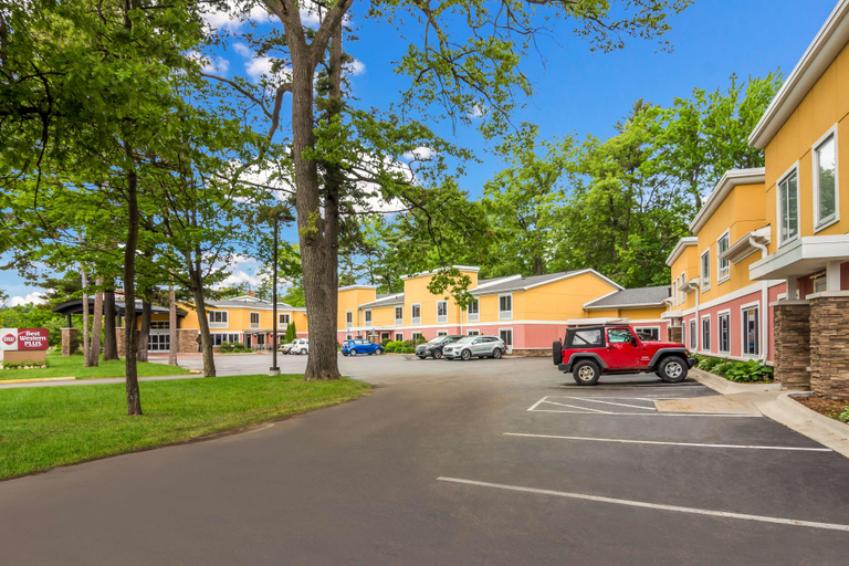 Exterior & Views 2, Best Western Plus Traverse City, Grand Traverse