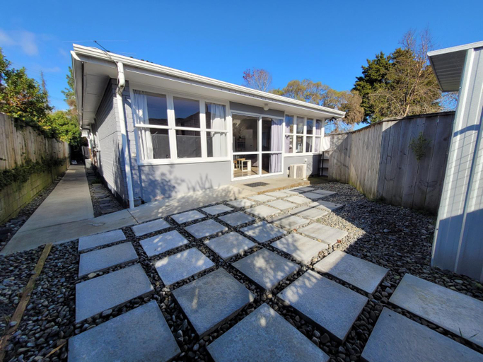 Others 2, Deluxe 1 BEDROOM with Ensuite Central UH Flat B, Upper Hutt