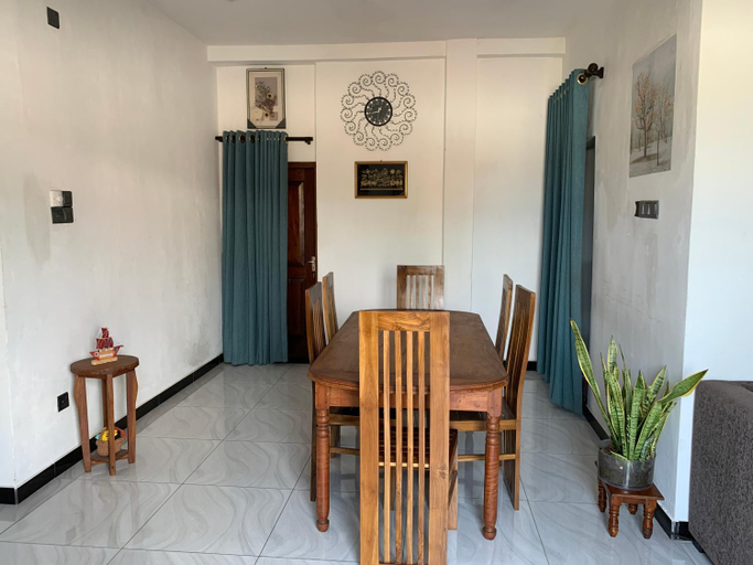 Others 3, Shanvila, Galle Four Gravets