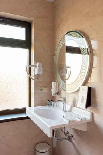 Bathroom 2, Boyarsky Dvor Inn, Maykopskiy rayon