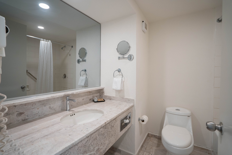 Bathroom, Sunset Palace Mazatlan, Mazatlán