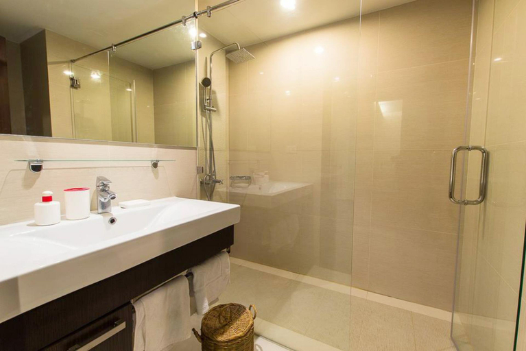 Bathroom 5, Title Front Beach, Phuket Island