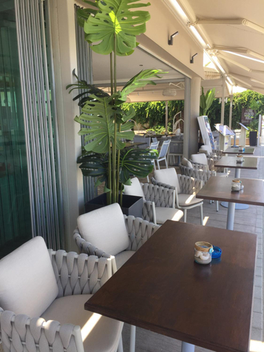 Food & Drinks 5, Princess Irini Sea Front, Crete