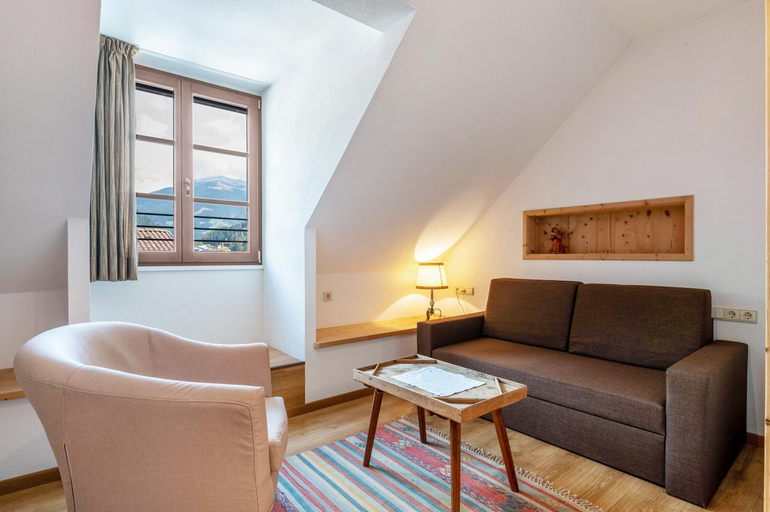 Others 5, Zum Hirschen Al Cervo, Bolzano
