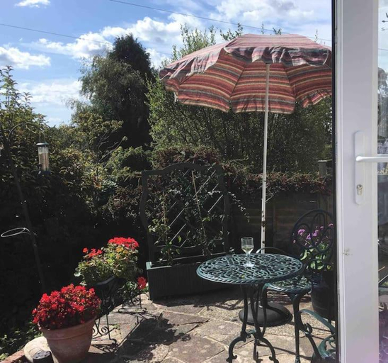 Others 3, Double room with ensuite shower room in quiet, private house, West Sussex