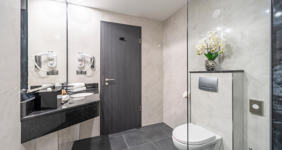 Bathroom 4, PLAZA Schwerin; Sure Hotel Collection by Best Western, Schwerin