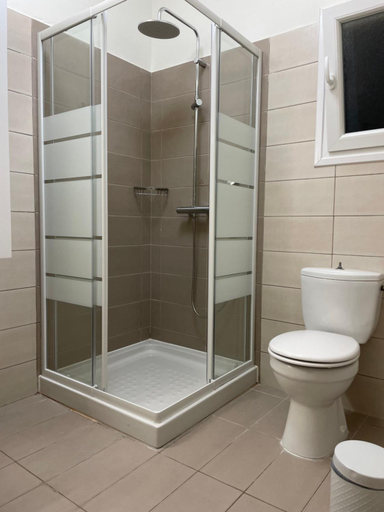 Bathroom 2, Mythos apts rentit, Ionian Islands