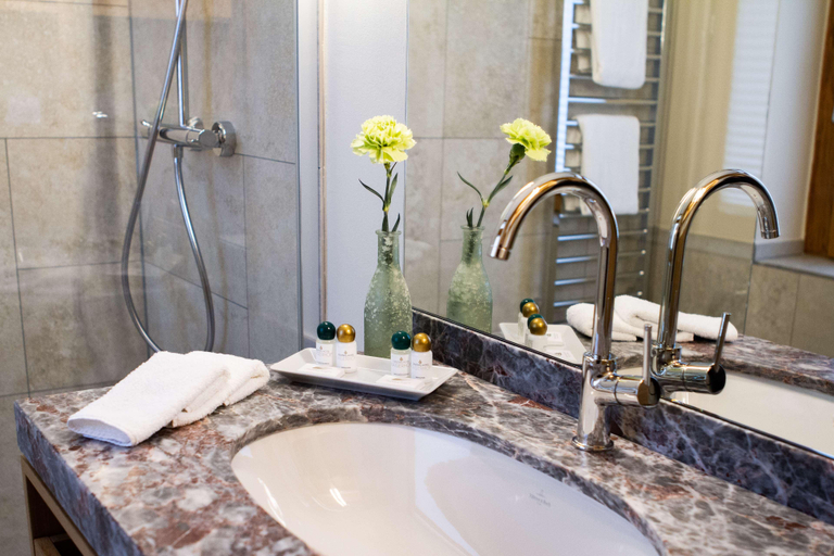 Bathroom 4, Central Hotel Kaiserhof, Region Hannover