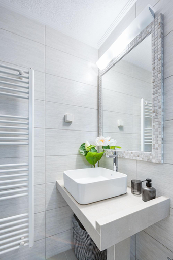 5, Glyfadas Luxury Design Apartments, Attica