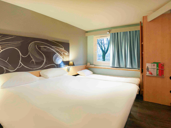 Bedroom 4, ibis Bourg-en-Bresse, Ain