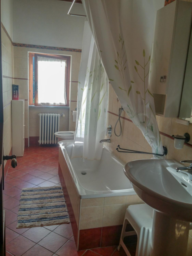 Bathroom 2, L'Helleboro - immerso nella natura, Varese