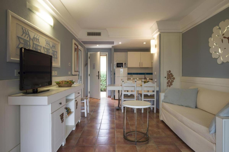 Shared lounge/TV area, Tranquil Lantana Resort 2 Bedroom Apartments for 7 people, Cagliari