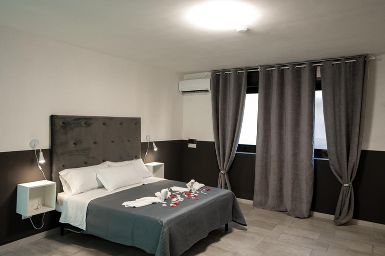 Others 4, B&B Small Luxury Napoli Centrale, Napoli