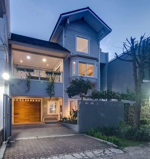 Exterior & Views