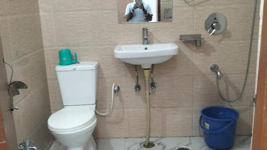 Bathroom 4, Hotel Rekha International, Nalanda