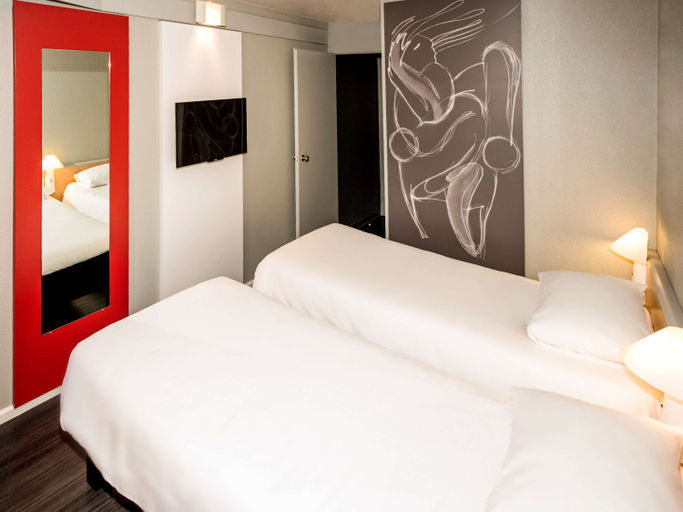 Bedroom 3, ibis Nîmes West, Gard