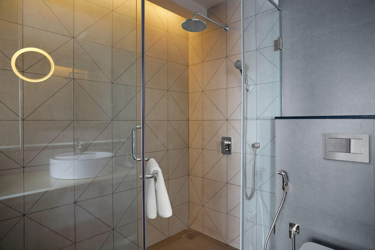 Bathroom 4, De Mandarin Hotel, North Goa