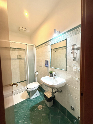 Bathroom 4, Grand Gaeta, Rome