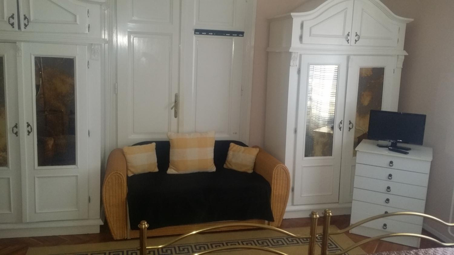 Others 3, Horvath Apartmanhaz, Kadarkút