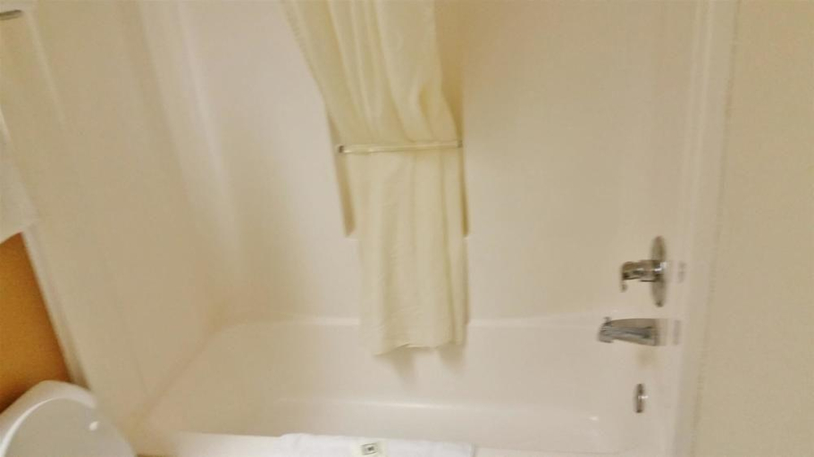 Bathroom 4, Country Hearth Inn Augusta, Richmond