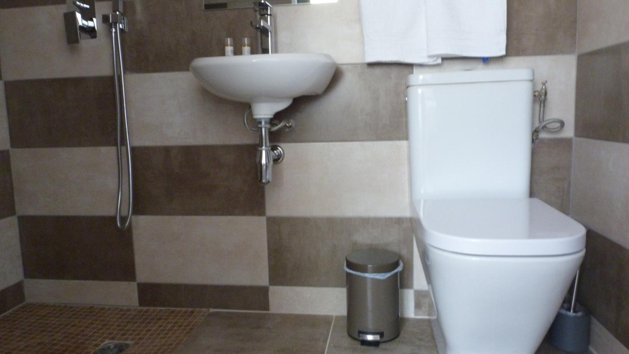 Bathroom 5, U Sortipiani, Haute-Corse