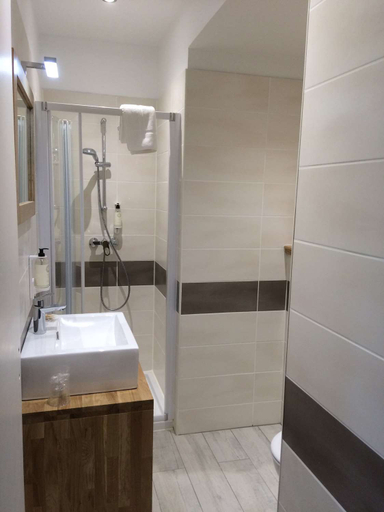 Bathroom 4, Best Western Le Val Majour, Bouches-du-Rhône