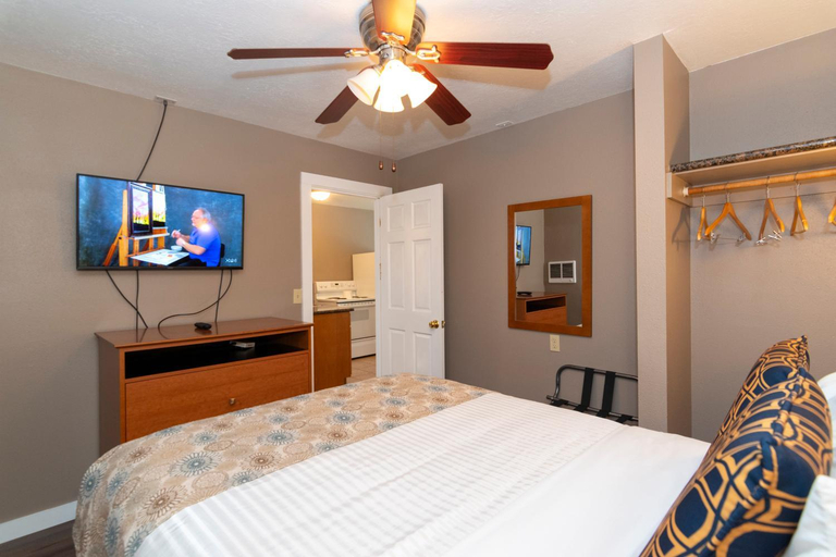 Others 4, Nordic Inn and Suites, Multnomah