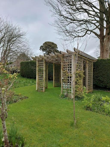 Others 5, Double room with ensuite shower room in quiet, private house, West Sussex