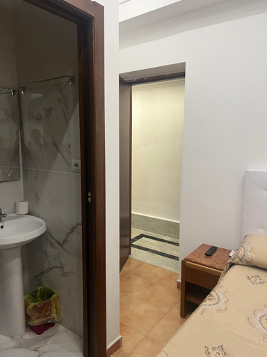 Others 5, Terminal guest house 24, Rome
