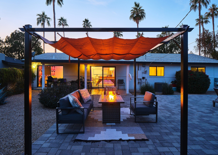 Interior 3, Disco in the Desert - Walk 2 Old Town - Pool Heat Available, Maricopa