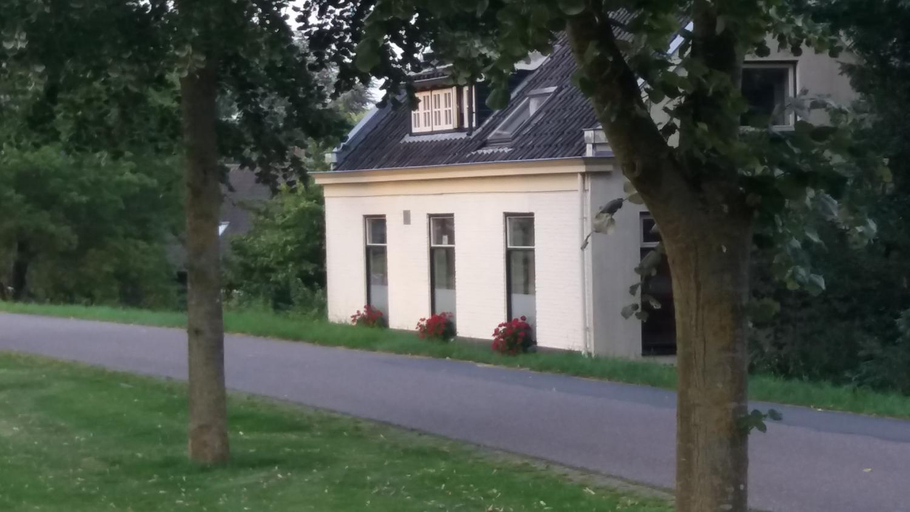 Others 5, Waalzicht, Zaltbommel