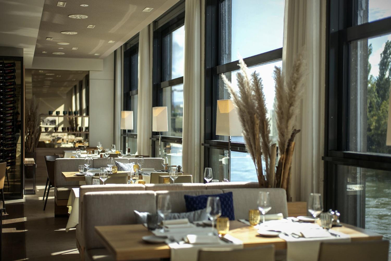 Food & Drinks, STAYY The River - contactless check-in, Zürich