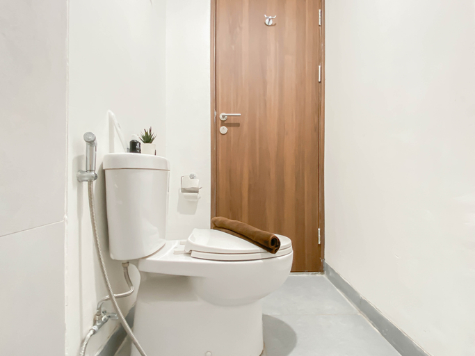 Bathroom 5, Soft Grey 1BR at Royal Sentul Park Apartment By Travelio, Bogor