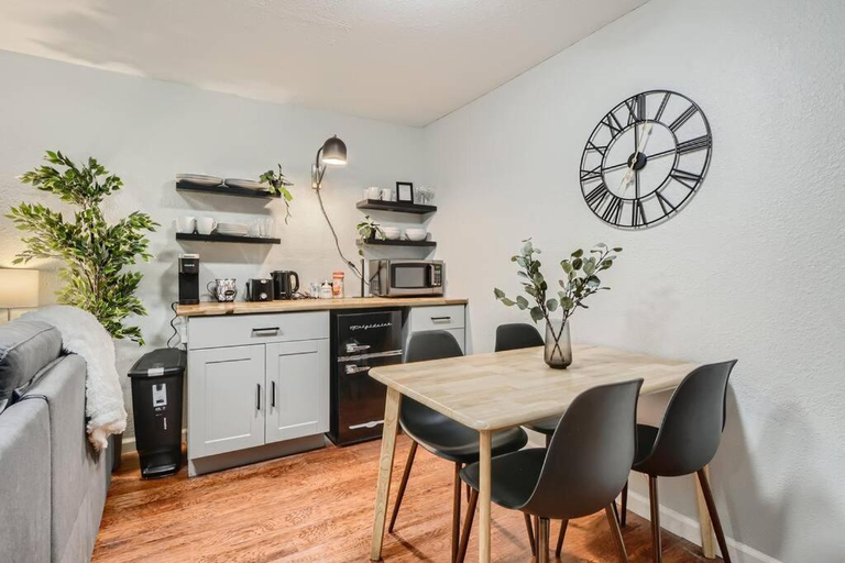 Others 3, Adorable 2-Bedroom Modern Basement, Denver