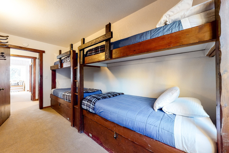 Room 3, Lazy Bear Barn #124, San Bernardino