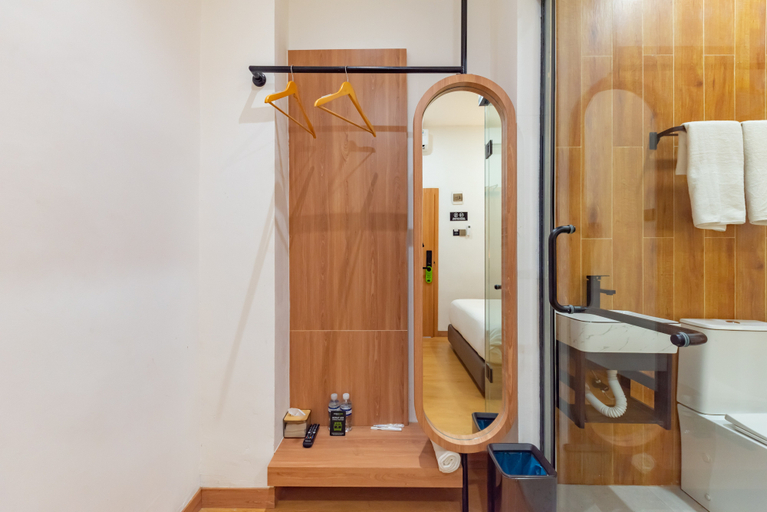 Bathroom 3, Urbanview Hotel R House Batuaji, Batam