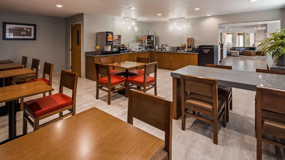 Food & Drinks, Best Western DeWitt, Clinton