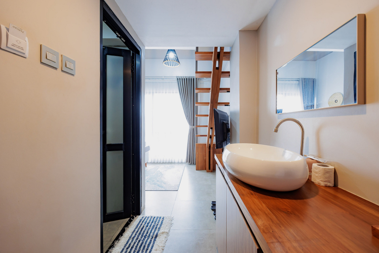 Bathroom 2, Urbanview Hotel Puri Indah, Jakarta Barat