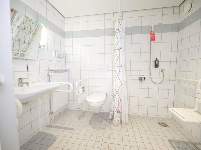 Bathroom 4, Ibis Koeln Messe, Köln