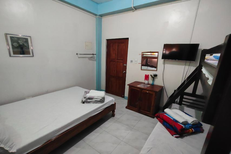 Bedroom 2, RBR Hotel and Restaurant near Hundred Islands, Alaminos City