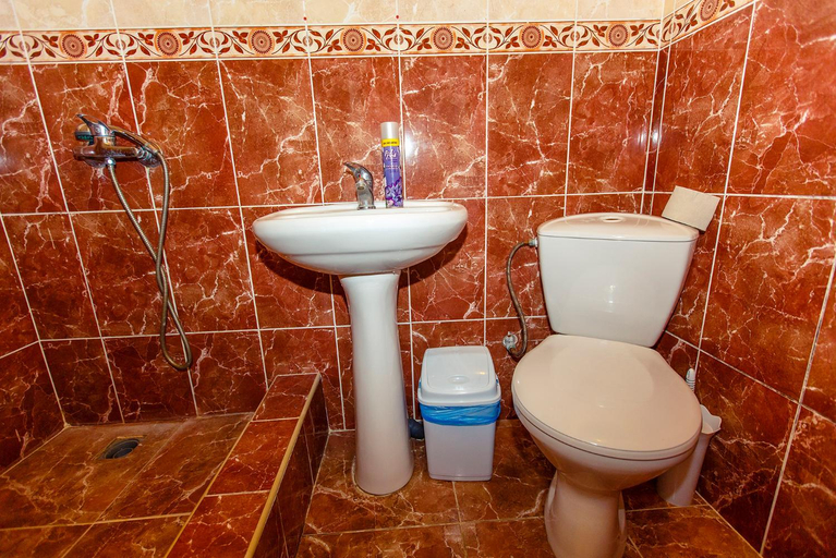 Bathroom, Parus, Gelendzhik gorsovet