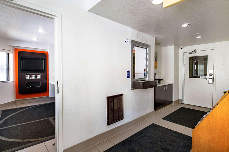 Public Area 3, Motel 6 Palatine, IL - Chicago Northwest, Cook