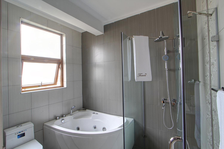 Bathroom 3, Gardens Apartments, Westlands